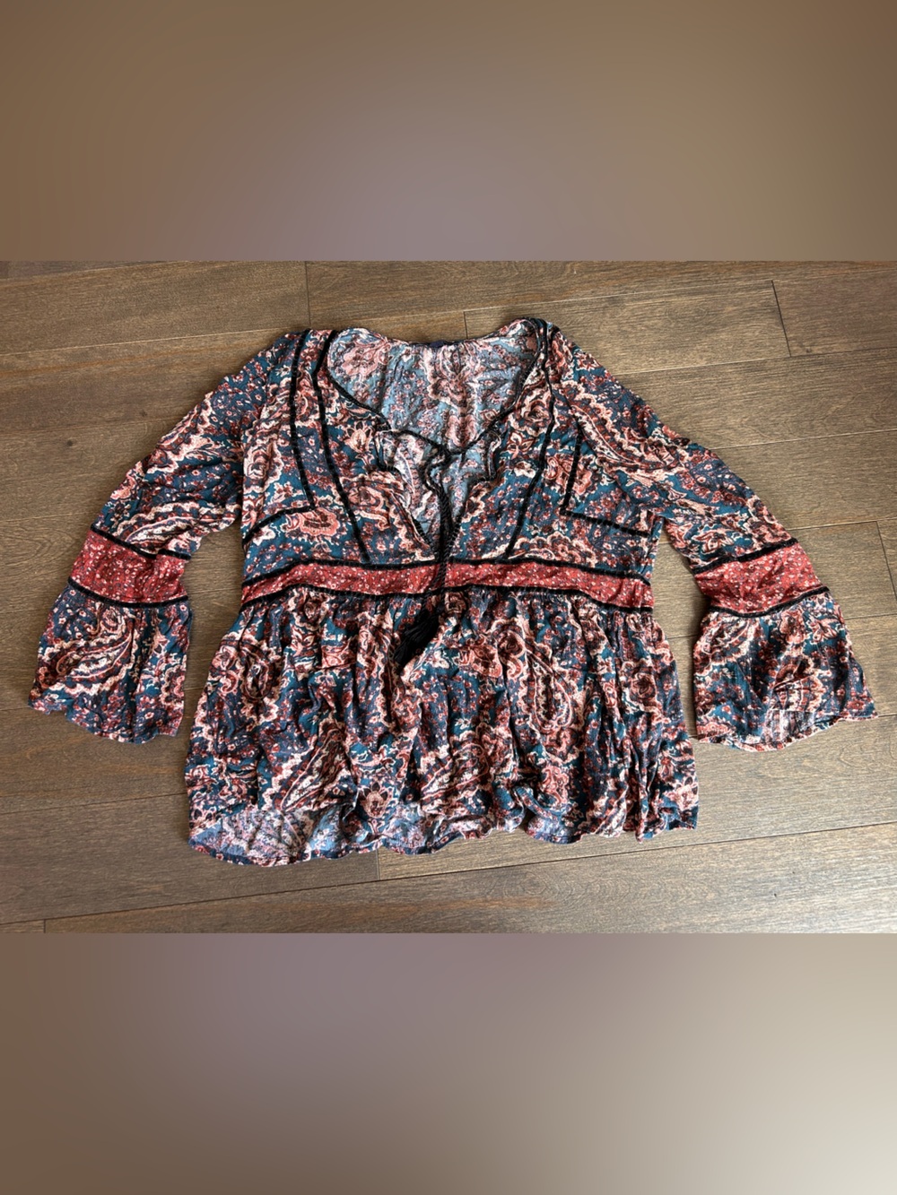 American Eagle Boho Paisley V-Neck Bell Sleeve Women's Top SIZE M